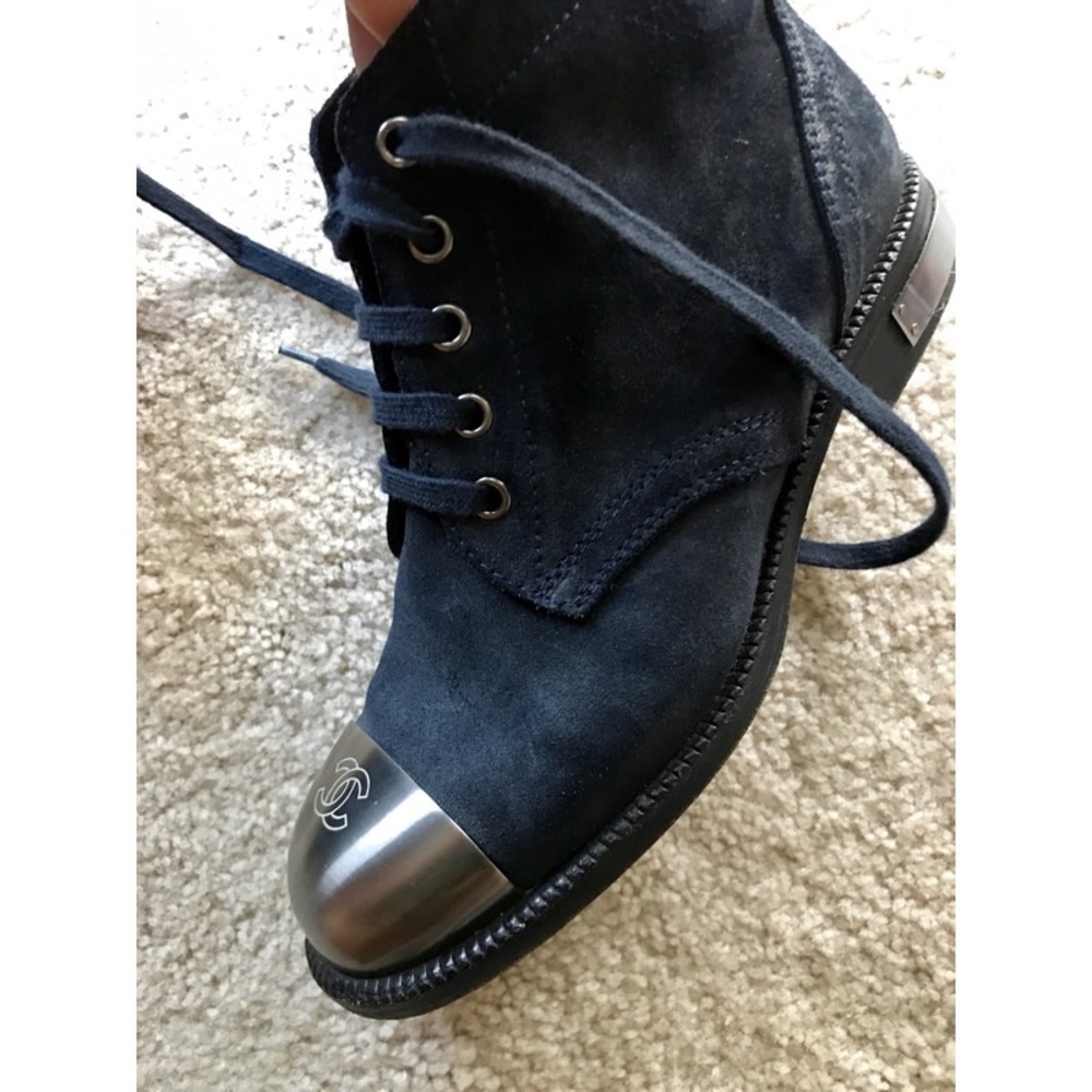 ⬇️⬇️⬇️ CHANEL Navy Lace Up Suede Boots - Picture 6 of 8